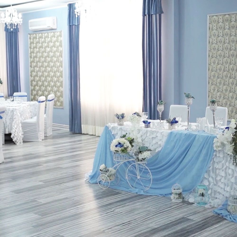 Salon Casa Chianti cu decor albastru pentru eveniment